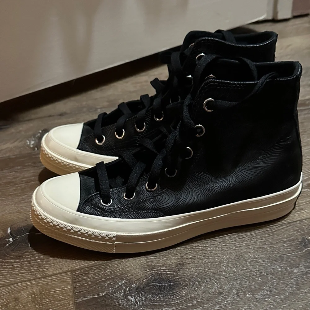 Sleek Black and White High-Top Sneakers - Picture 3 of 8